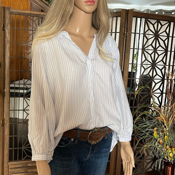 Levi's Tops - NWOT LEVI’s  Shirt